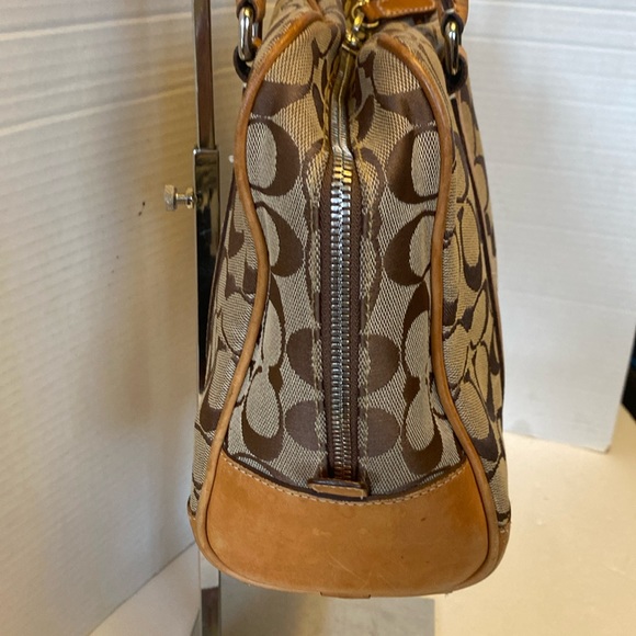 VGUC. Vintage coach shoulder bag. Signature C canvas, logo, trimmed and leather. - Picture 7 of 16